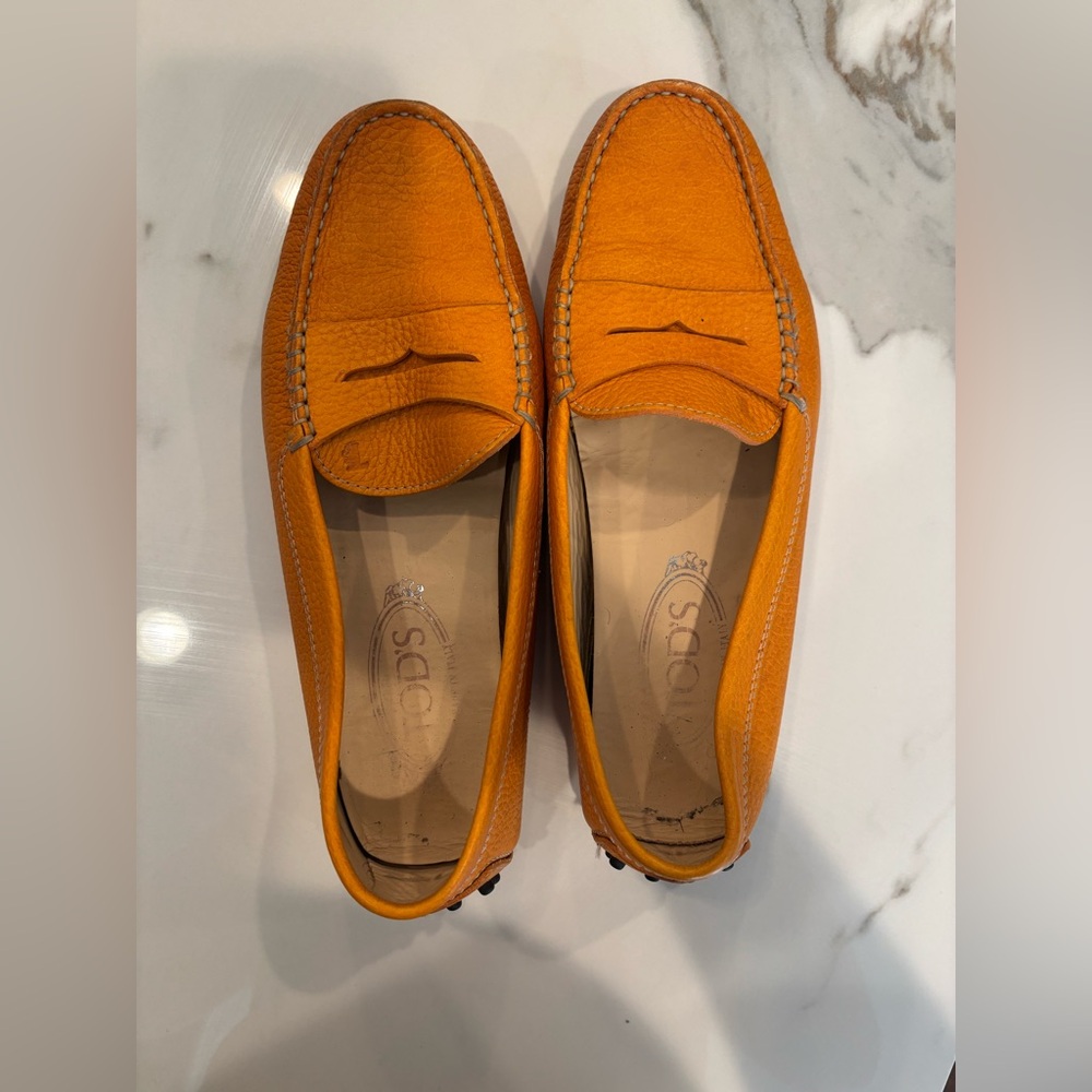 Tod’s driving loafers